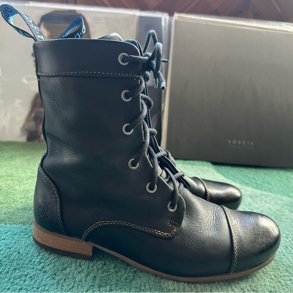 Fluevog EXCELLENT BBC Radio black lace-up boot w/ blue details - 8 (narrow) - Picture 3 of 16